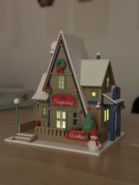 Photo of a 3D printed Christmas cabin